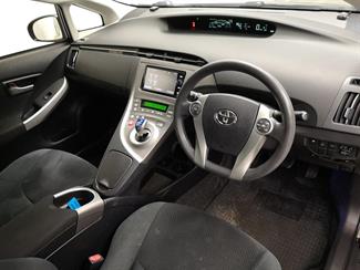 2015 Toyota Prius - Thumbnail