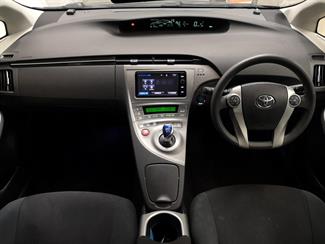 2015 Toyota Prius - Thumbnail