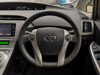 2015 Toyota Prius - Thumbnail