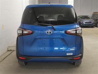 2016 Toyota Sienta - Thumbnail