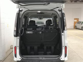 2017 Honda Stepwagon - Thumbnail