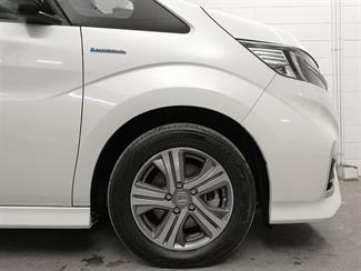 2017 Honda Stepwagon - Thumbnail
