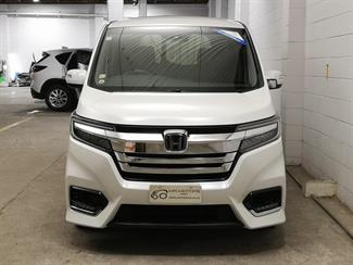 2017 Honda Stepwagon - Thumbnail