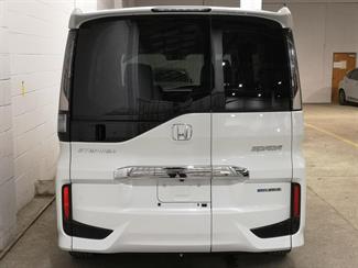 2017 Honda Stepwagon - Thumbnail