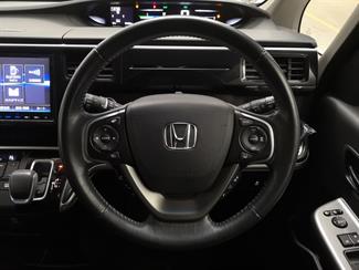 2017 Honda Stepwagon - Thumbnail