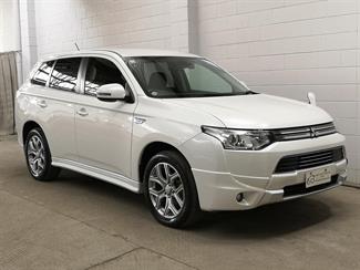 2014 Mitsubishi Outlander - Thumbnail