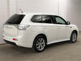 2014 Mitsubishi Outlander - Thumbnail
