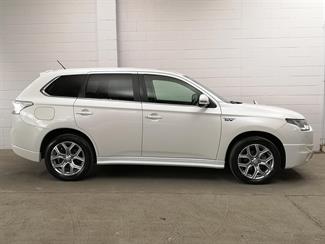 2014 Mitsubishi Outlander - Thumbnail