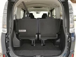 2014 Toyota Voxy - Thumbnail