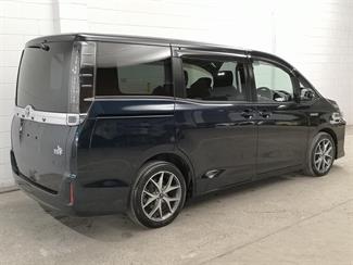 2014 Toyota Voxy - Thumbnail
