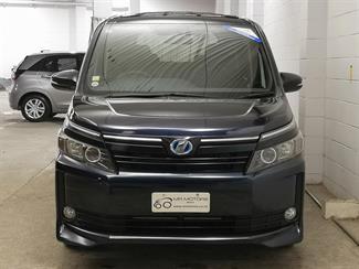 2014 Toyota Voxy - Thumbnail