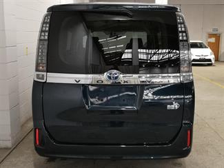 2014 Toyota Voxy - Thumbnail