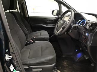 2014 Toyota Voxy - Thumbnail