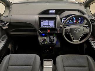 2014 Toyota Voxy - Thumbnail