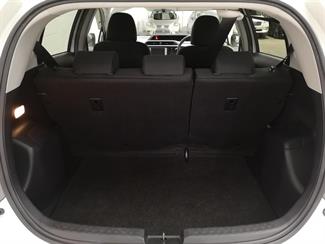 2013 Toyota Aqua - Thumbnail