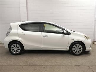 2013 Toyota Aqua - Thumbnail