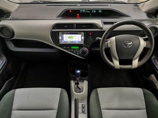 2013 Toyota Aqua - Thumbnail