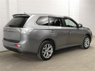 2015 Mitsubishi Outlander - Thumbnail