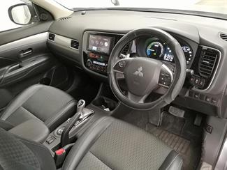 2015 Mitsubishi Outlander - Thumbnail