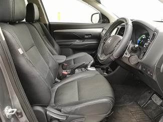 2015 Mitsubishi Outlander - Thumbnail