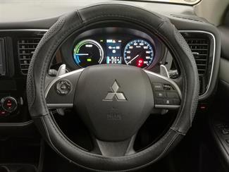 2015 Mitsubishi Outlander - Thumbnail
