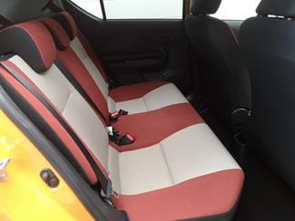 2015 Toyota Aqua - Thumbnail