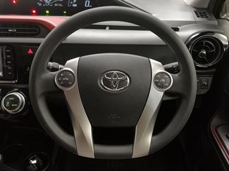 2015 Toyota Aqua - Thumbnail
