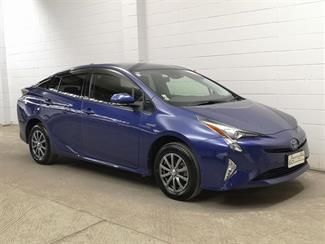 2016 Toyota Prius - Thumbnail