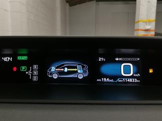 2016 Toyota Prius - Thumbnail