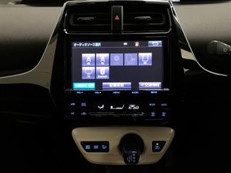 2016 Toyota Prius - Thumbnail