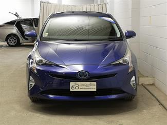 2016 Toyota Prius - Thumbnail