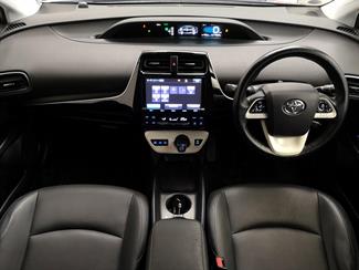 2016 Toyota Prius - Thumbnail