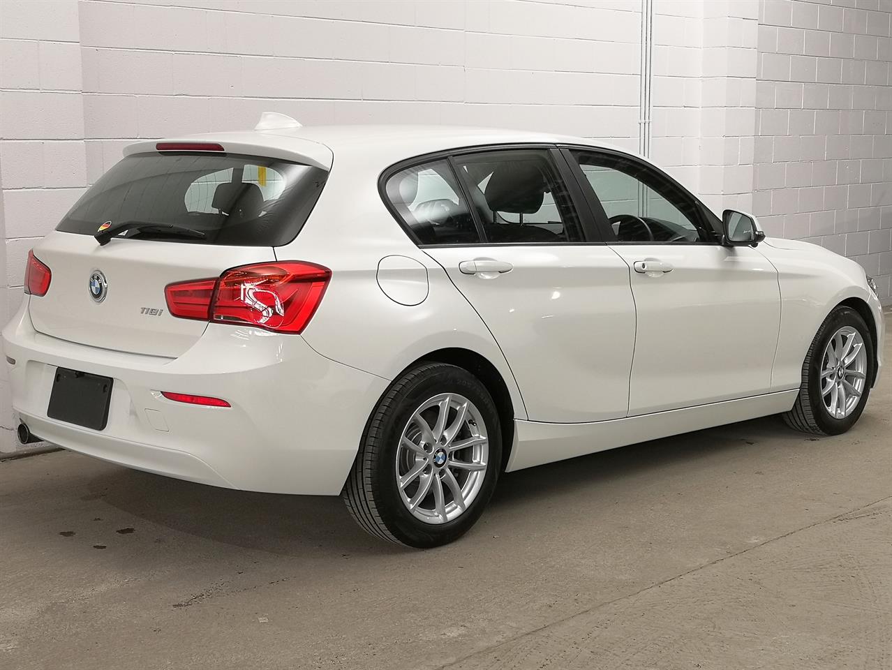 2019 BMW 118I
