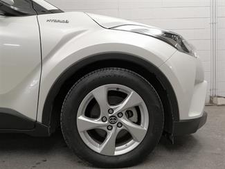 2017 Toyota C-HR - Thumbnail