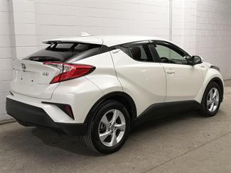 2017 Toyota C-HR - Thumbnail