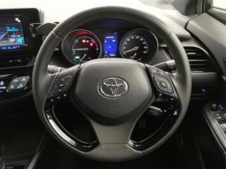 2017 Toyota C-HR - Thumbnail