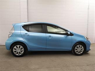 2014 Toyota Aqua - Thumbnail