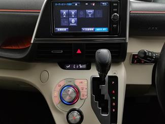 2017 Toyota Sienta - Thumbnail