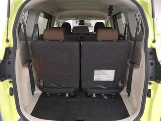 2017 Toyota Sienta - Thumbnail