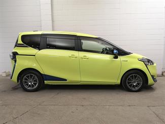 2017 Toyota Sienta - Thumbnail