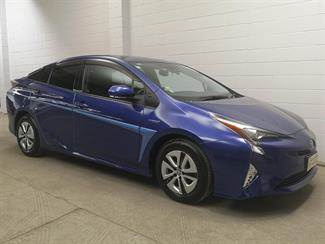 2016 Toyota Prius - Thumbnail