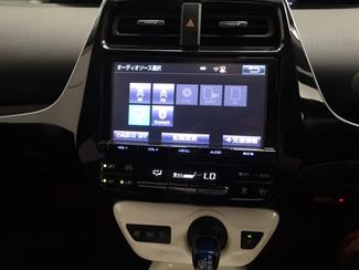 2016 Toyota Prius - Thumbnail