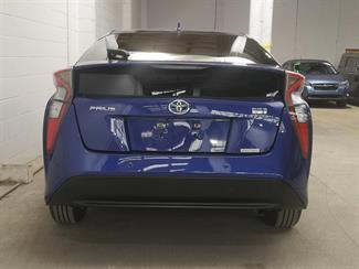 2016 Toyota Prius - Thumbnail