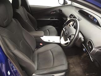 2016 Toyota Prius - Thumbnail