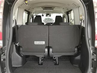 2017 Toyota Noah - Thumbnail