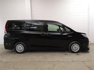 2017 Toyota Noah - Thumbnail