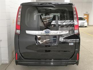 2017 Toyota Noah - Thumbnail