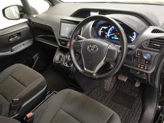 2017 Toyota Noah - Thumbnail