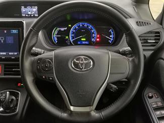2017 Toyota Noah - Thumbnail