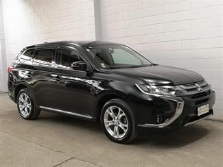 2016 Mitsubishi Outlander - Thumbnail